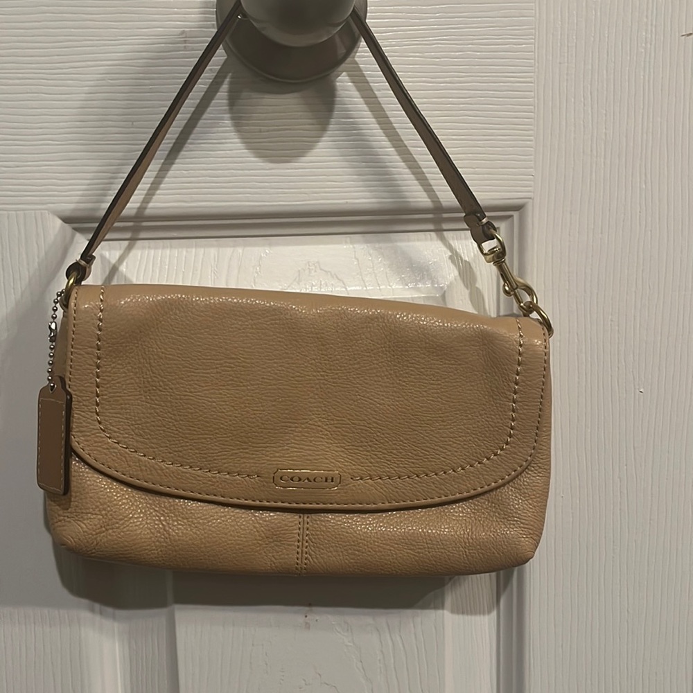 *AUTHENTIC- Coach Wristlet - Picture 4 of 6
